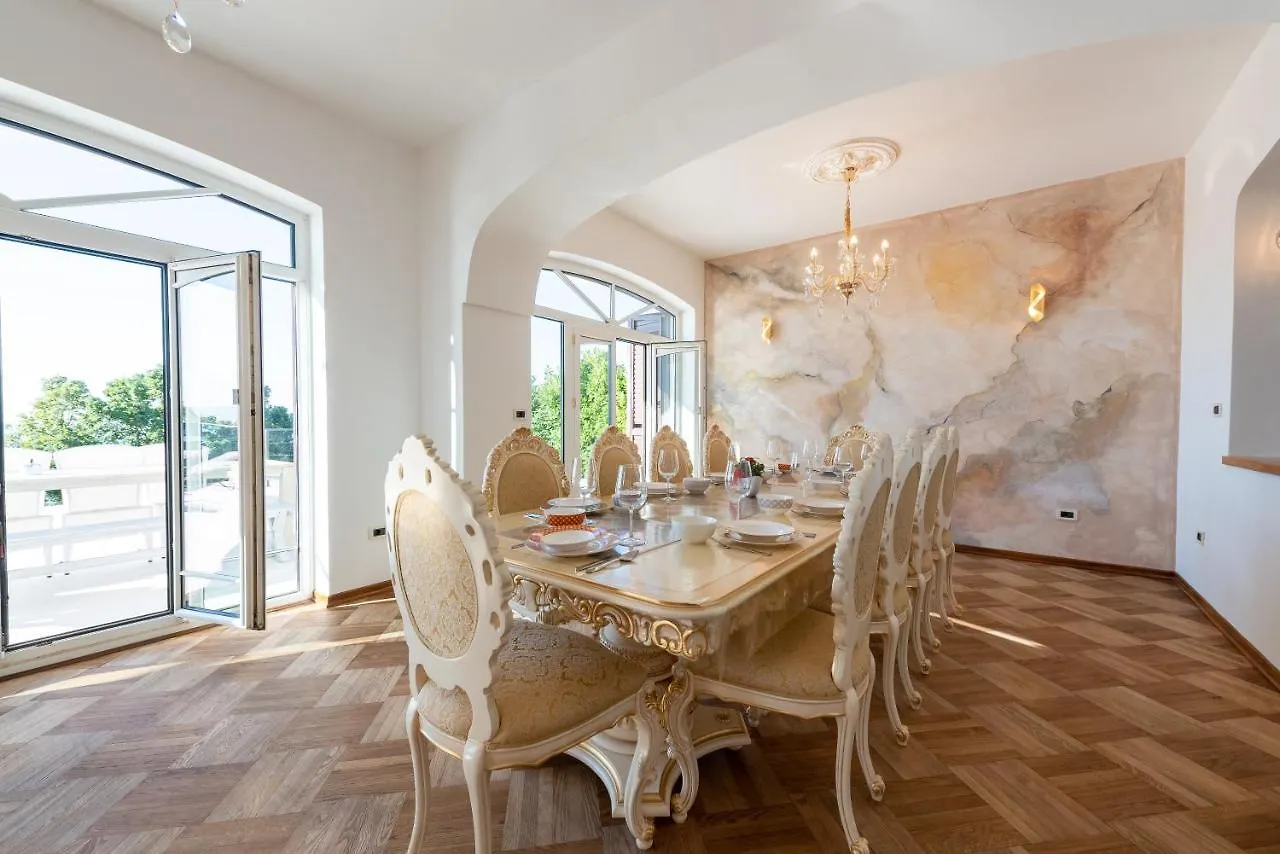 Villa Piano With Stunning View, Heated Outdoor Pool & Gaming Room Opatija 0*,