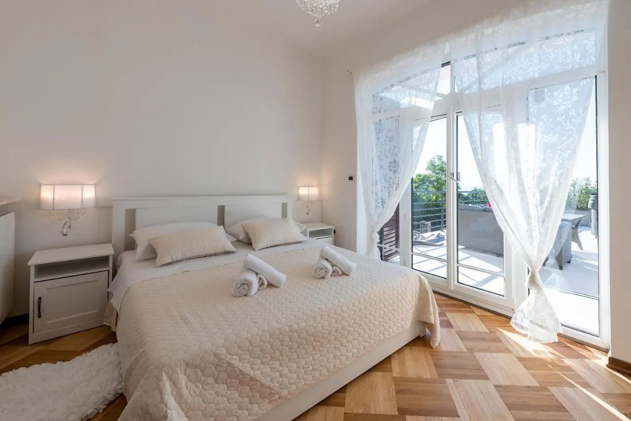 Villa Piano With Stunning View, Heated Outdoor Pool & Gaming Room Opatija