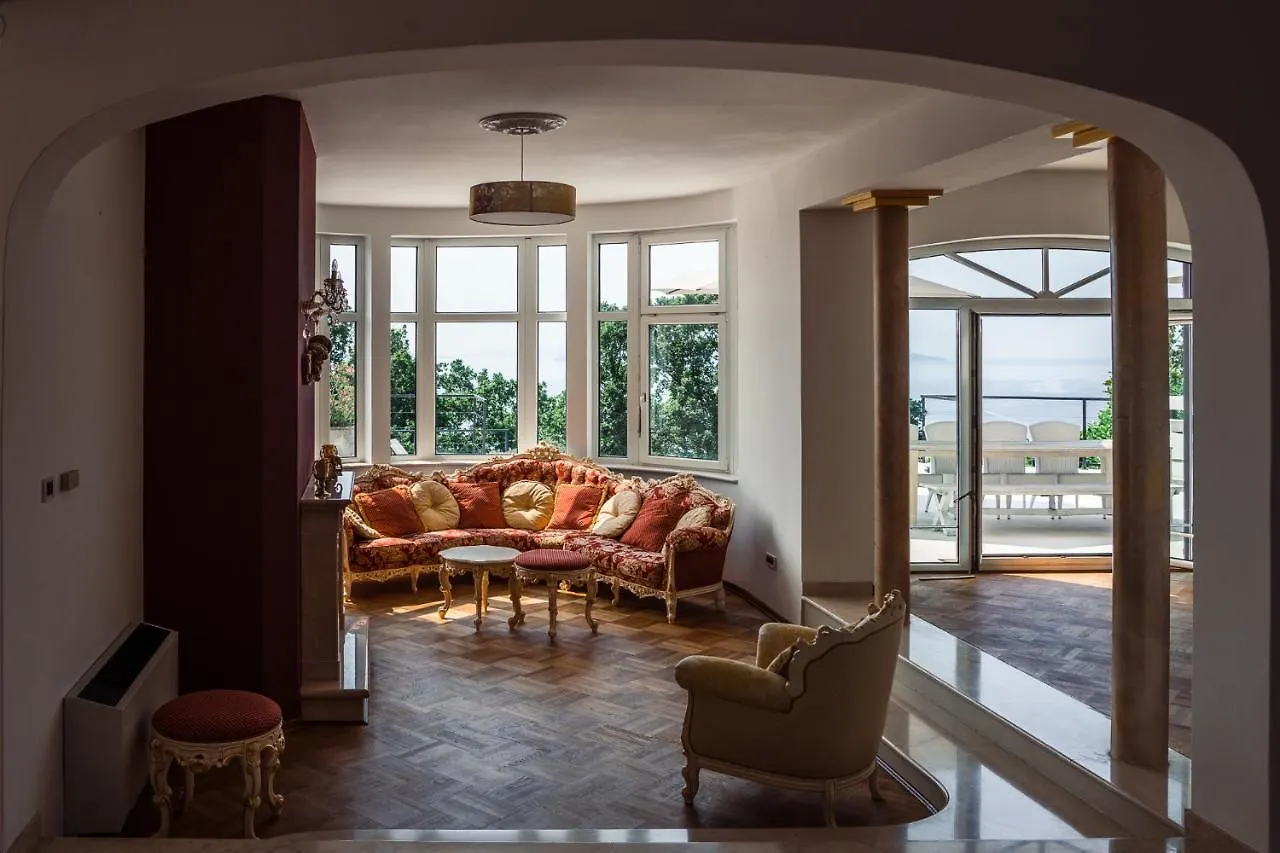 Villa Piano With Stunning View, Heated Outdoor Pool & Gaming Room Opatija