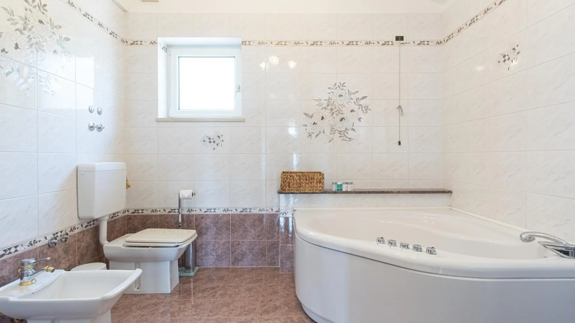 Villa Piano With Stunning View, Heated Outdoor Pool & Gaming Room Opatija