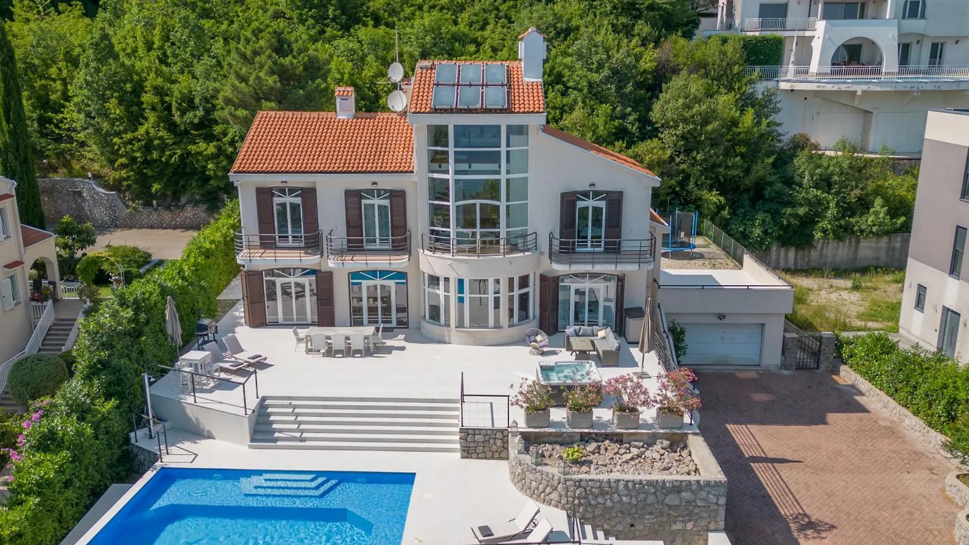Villa Piano With Stunning View, Heated Outdoor Pool & Gaming Room Opatija